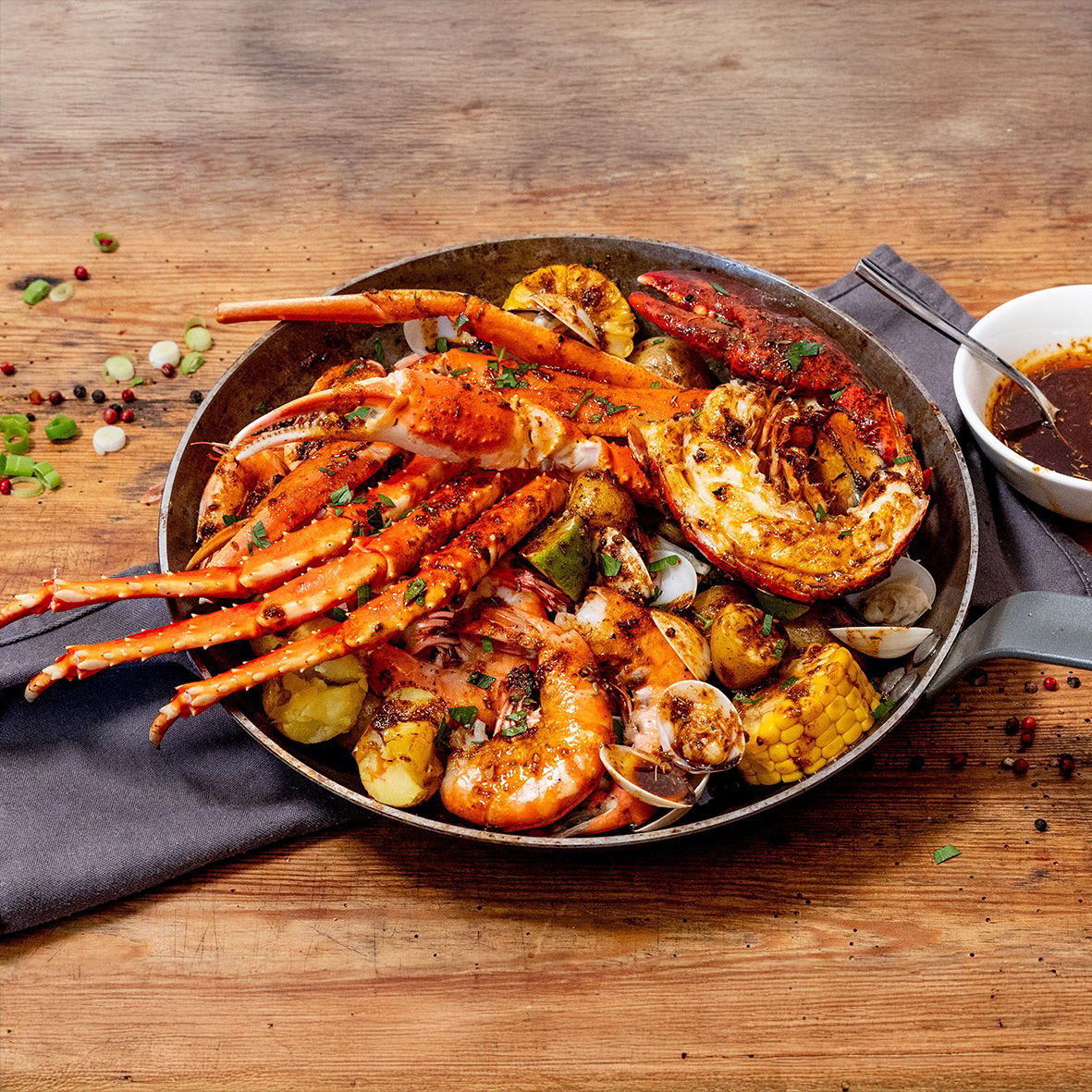 Seafood Boil Selection Box 750 g – Königskrabben, Schneekrabben, Garnelen & Muscheln 2