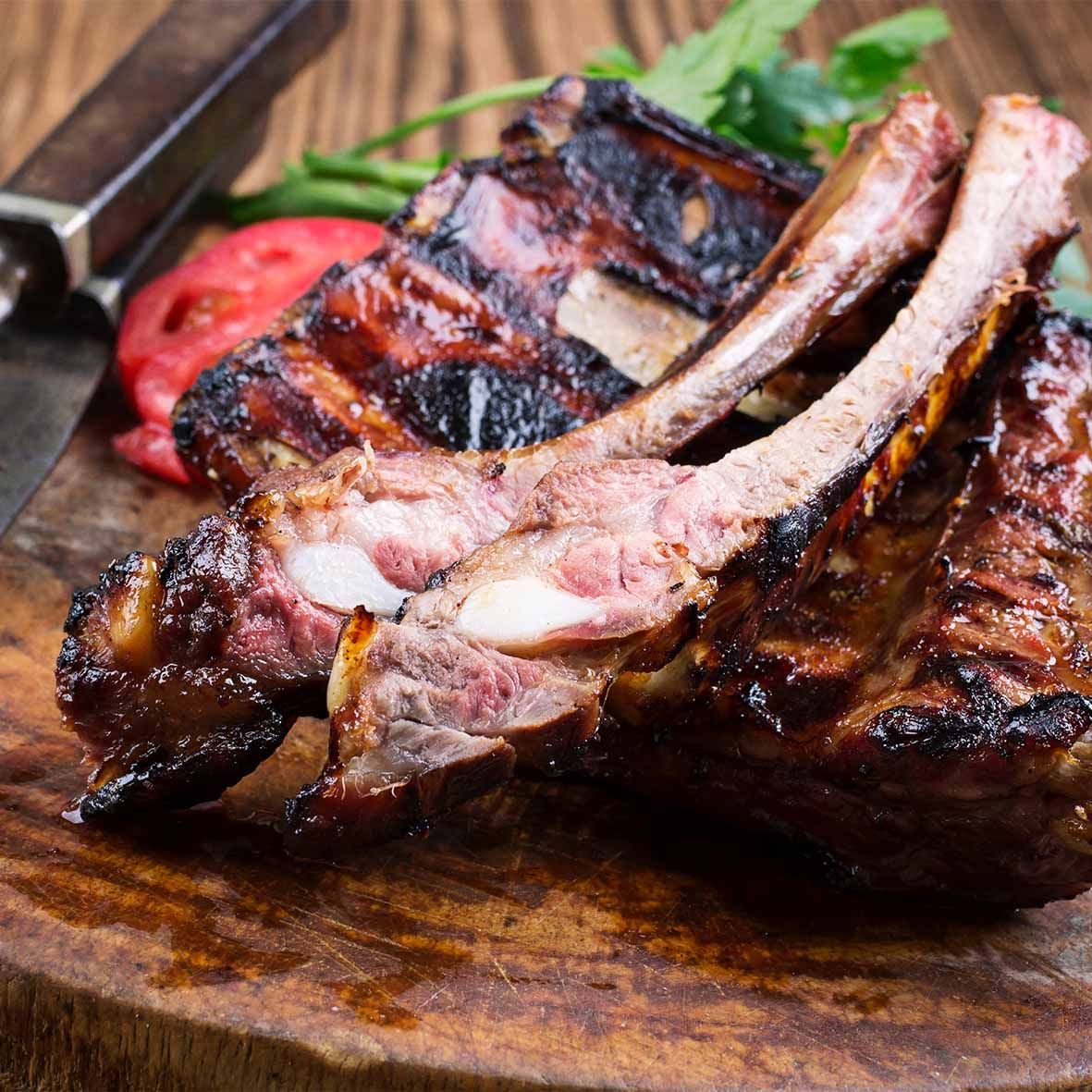 Spare Ribs – würzig-scharf marinierte Schweinerippen, ofengegart (1 x 4400 g)