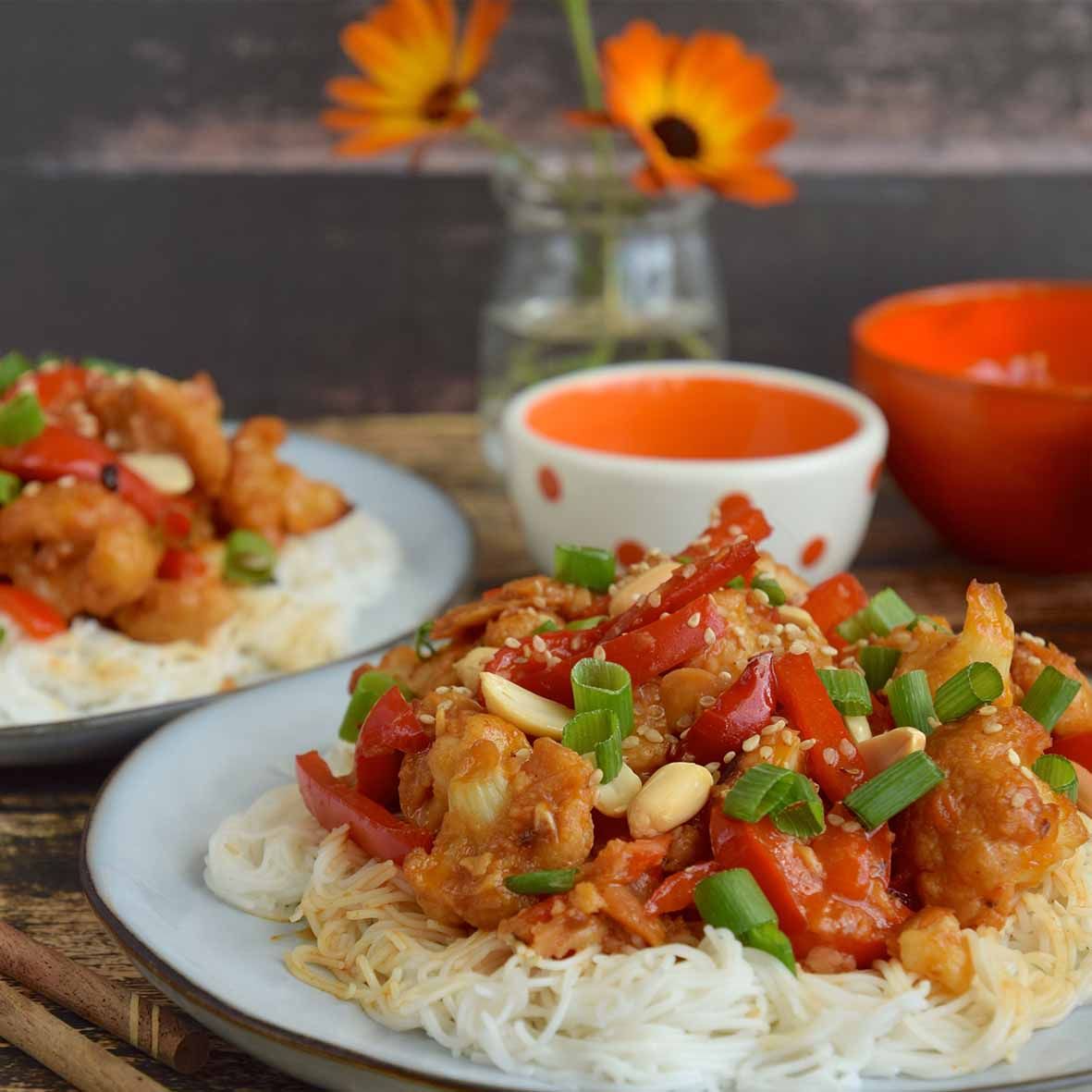 Veganes Chicken Saté – Geschnetzeltes in Erdnuss-Kokos-Sauce mit Gemüse  (2 x 250 g)