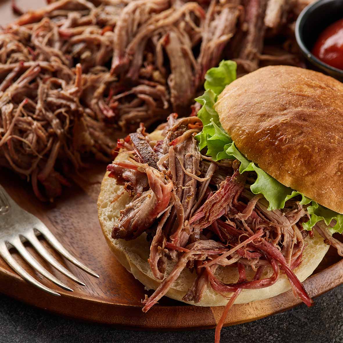 Pulled Beef – Zartes Rindfleisch in würziger BBQ-Marinade (1 x 1000 g)