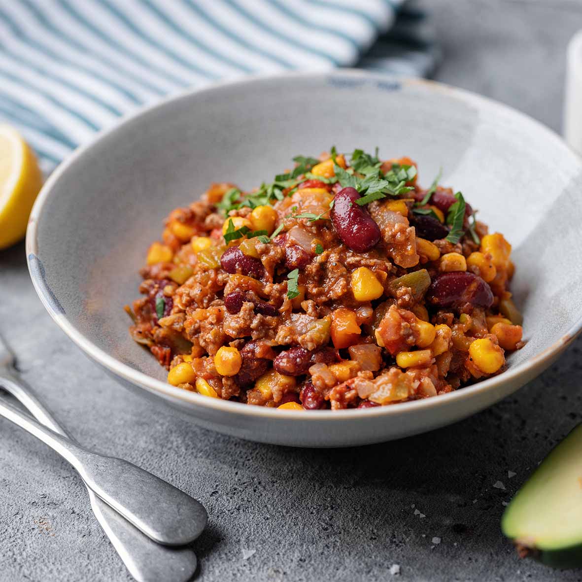 Chili con Carne – Pikantes Rindfleischgericht mit Bohnen, Mais & Paprika (2 x 400 g)