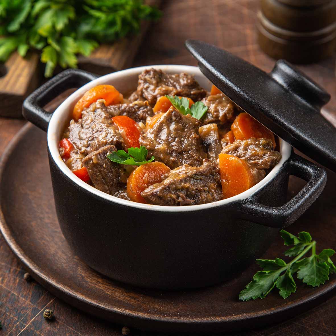 Kalbshaxenragout – Sous vide gegart in Rotweinsauce mit mediterranem Gemüse (2 x 250 g)